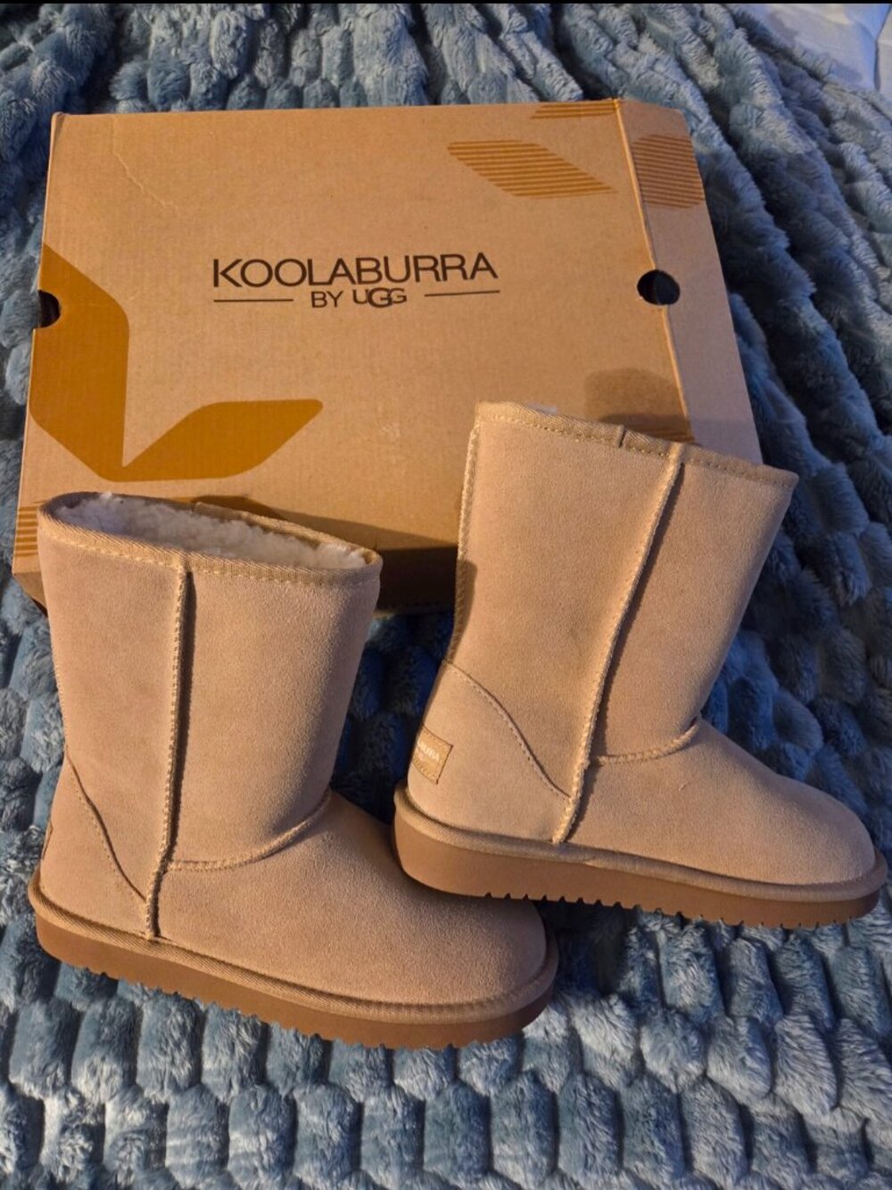 Womens ugg size 5 boots